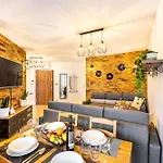 10w Free Private Parking Apartment