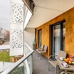 10w Free Private Parking Apartment *