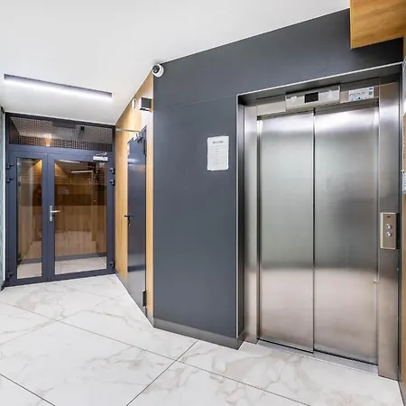 10w Free Private Parking 弗罗茨瓦夫