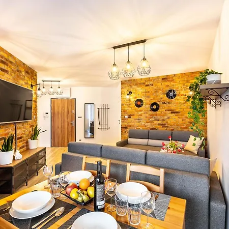 10w Free Private Parking Apartment