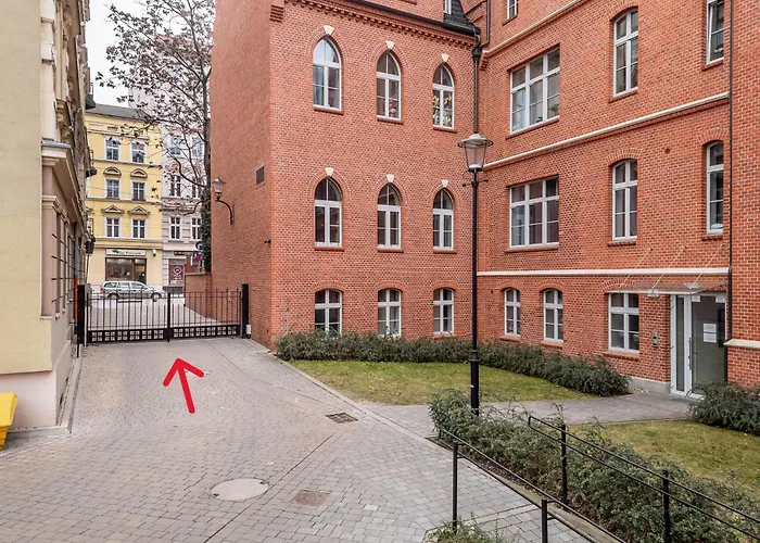 10w Free Private Parking Apartment